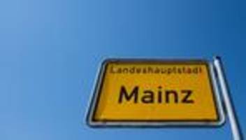Rettungseinsatz: Zwei Kinder von Parkeisenbahn in Mainz erfasst und verletzt