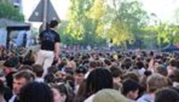 tag der arbeit: gewaltfreier und friedlicher 1. mai in berlin
