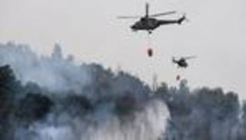 Tschechien: Waldbrand in Böhmischer Schweiz - Hubschrauber im Einsatz