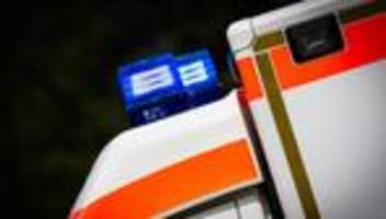 Unfall: Auto kracht gegen Ampel – Zwei Verletzte