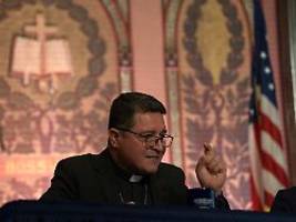 illegal im kofferraum eingereist: papst ernennt einstigen flüchtling in usa zum bischof