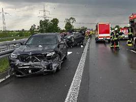 Kind wird schwer verletzt: Frau stirbt bei Autounfall auf A61 bei Kerpen