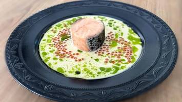 lachsroulade / spargel beurre blanc / lachskaviar von markus semmler