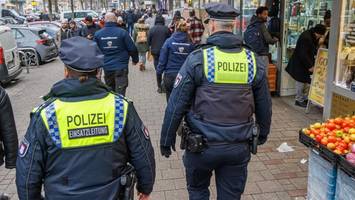Junge (7) verschwindet in St. Georg – Polizei lässt Hubschrauber steigen