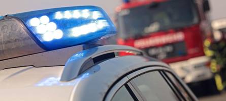 Lkw verliert auf A8 bei Friedberg Getränkekisten: Unfall und zwischenzeitliche Sperrung