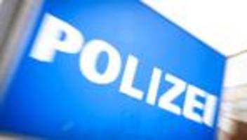 wernigerode: fahrer streift hauswand und schiebt autos ineinander