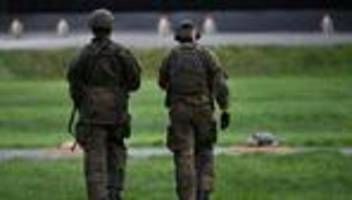 wehrdienst: bundeswehr hat rund 200.000 briefe zu wehrdienst verschickt
