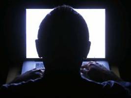 Einsam, online, gewaltbereit: Hassrausch im Netz - wenn junge Männer zu Attentätern werden