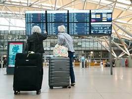 Flieger setzte mit Nase auf: Bruchlandung von Kleinflugzeug: Hamburger Flughafen gesperrt