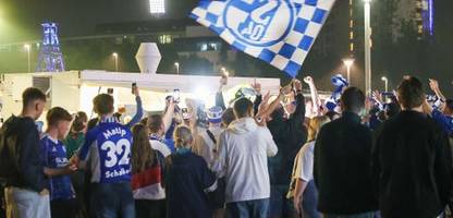Schalke: Tausende feiern in Gelsenkirchen den Aufstieg