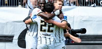 2. bundesliga: schalke 04 steht als meister fest, sv elversberg nimmt nach 5:1 über paderborn kurs auf aufstieg