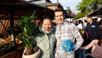 aale, frische aale! die 30 schönsten fotos vom sonntagmorgen auf dem fischmarkt