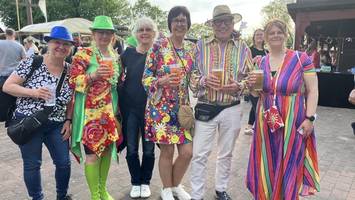 Kalkberg statt Ballermann: 9000 Fans feiern bunte Schlagerparty