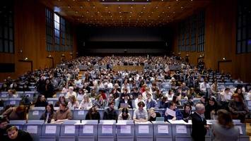„gehört zu keiner welt so richtig dazu“: so ist es als arbeiterkind an der uni