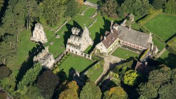 Simon klaute vor 60 Jahren mittelalterliche Fliesen aus Kloster – nun gab er sie zurück