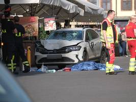 Leipzig: Auto fährt in Menschengruppe – mehrere Verletzte