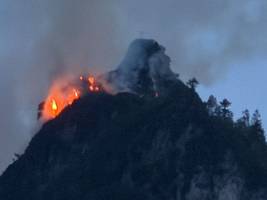 saurüsselkopf in den chiemgauer alpen: kurz vorm gipfel brennt der berg