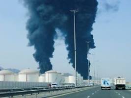 einschläge in fudschaira: emirate melden großbrand nach iranischem angriff