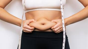 Bauchfett durch Wechseljahre: Expertin zeigt Ausweg aus der Hormonbauch-Falle