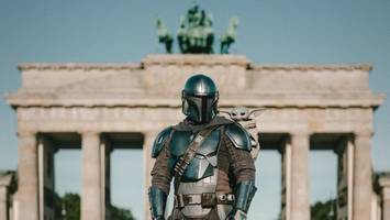 fans feiern „star wars“-tag in berlin: raketen und baby-yoda sind schon da