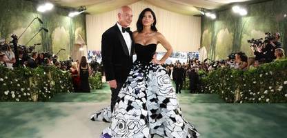 met gala 2026: aktivisten protestieren gegen jeff bezos als philanthropen