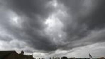 wetter: starkregen und gewitter – sonne meldet sich zum wochenende