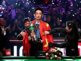 Titel mit 22 Jahren: Drama im Finale: Wu Yize ist Snooker-Weltmeister
