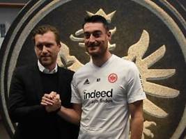 Trainer Riera und Kader floppen: Bei Eintracht Frankfurt geht's jetzt auch Krösche an den Kragen