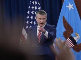 Waffenruhe ist nicht beendet: Hegseth droht Iran bei Angriffen mit vernichtender Feuerkraft