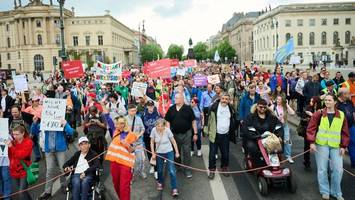 behindertengleichstellungsgesetz: demonstranten üben scharfe kritik