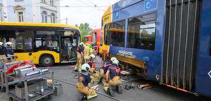 dresden: tram und bus stoßen zusammen – rund 30 menschen verletzt
