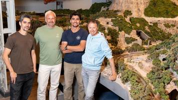 miniatur wunderland „pflanzt“ 30.000 bäume in die hamburger speicherstadt