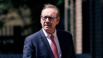 nach missbrauchsvorwürfen: kevin spacey plötzlich wieder im rampenlicht
