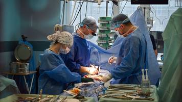 zu viele todesfälle in der schweiz: klinikleiter erfindet herz-implantat, patienten sterben