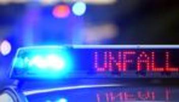 unfall: unfall an landesgrenze zu thüringen - vier verletzte