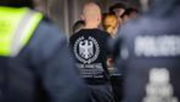 Rechtsextremismus: Razzien gegen mutmaßliche Neonazis in mehreren Städten
