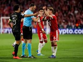 Regeln geben Schiri recht: Trotz Fassungslosigkeit: Warum der FC Bayern keinen Hand-Elfer bekam