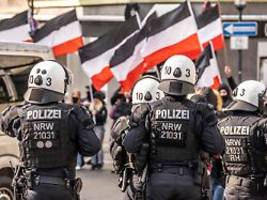 Teils sehr junge Täter: Polizei durchsucht Neonazi-Zellen in NRW