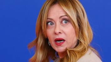 Giorgia Meloni postet Deepfake in Unterwäsche – und kontert „Roberto“ lässig