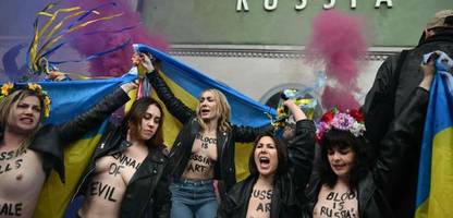 Biennale von Venedig: Pussy Riot und Femen attackieren Russlands Pavillon