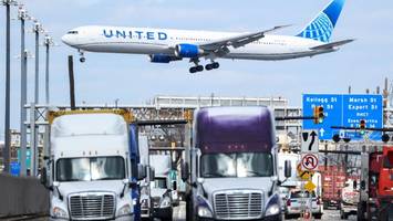 boeing kracht bei landeanflug in lkw: „es ist ein wunder, dass er überlebt hat“
