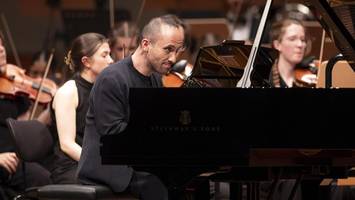 igor levit gibt in der laeiszhalle ratschläge: „eins plus eins kann elf sein“