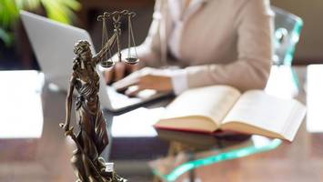 ki-einsatz in der hamburger justiz: urteilt schon bald ein „robo-richter“?