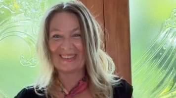 Manuela Reimann haut Fans im Prada-Look um: „Holla die Wald Fee”