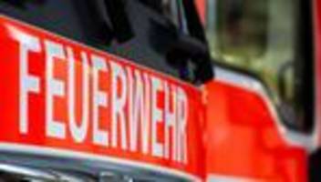 drei verletzte: halbe million euro schaden bei brand – 40 bewohner betroffen