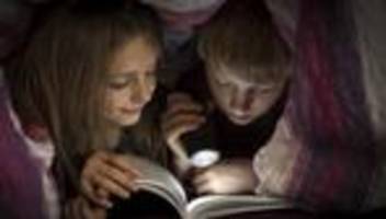 »romeo und julia« von william shakespeare: teenager mit degen