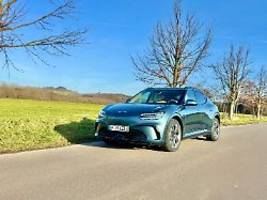 Mittelklasse unkonventionell: Genesis GV60 - lädt schnell, fährt weit, ist anders