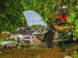 Rettungskräfte im Großeinsatz: Zwei Männer sterben bei Sportwagen-Unfall nahe Freiburg