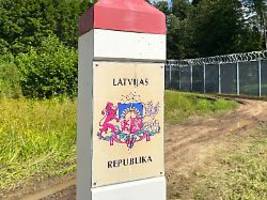Öltanks beschädigt: zwei drohnen stürzen nahe der russischen grenze in lettland ab