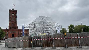 Neptunbrunnen in Berlin-Mitte hinter Gerüst verschwunden – Was ist los?